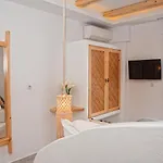 Antonia Studios 4*